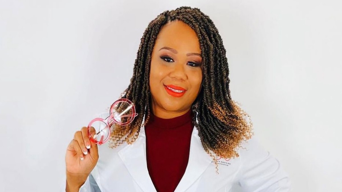 Alum Finds Second Career in Optical Dispensing, Starts Own Company